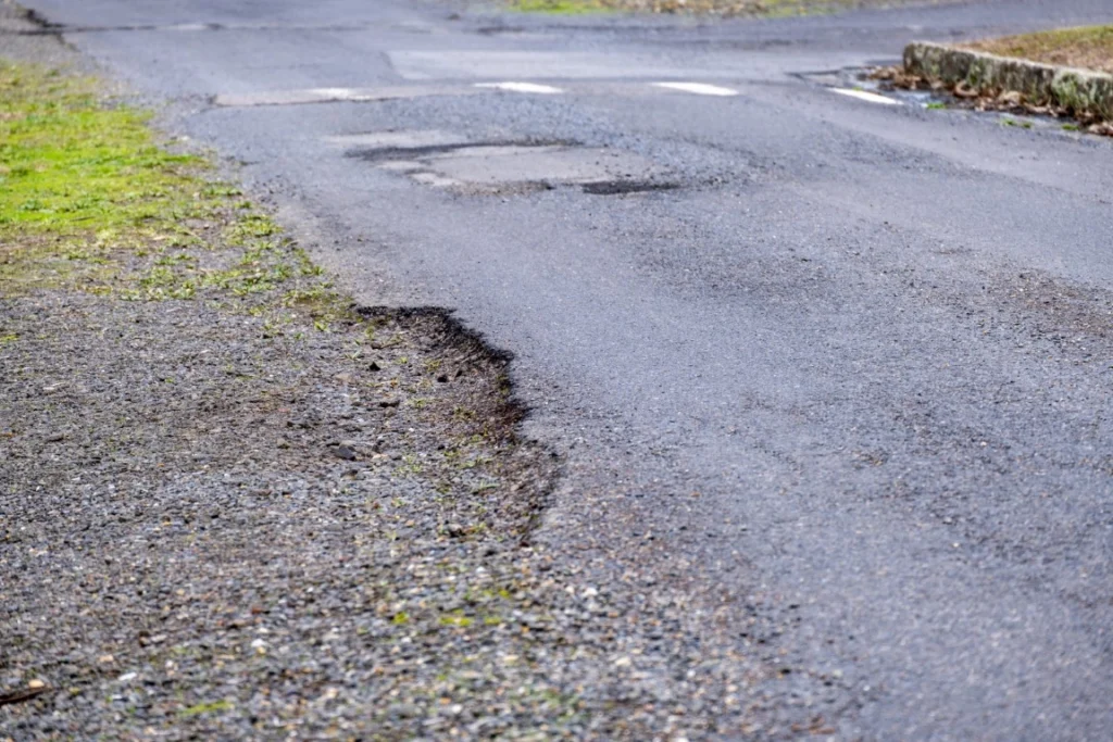asphalt edge failure