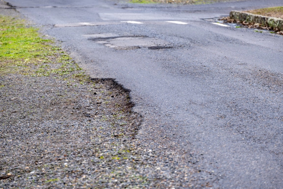 Edge Failure: Why Asphalt Edges Crumble and How to Prevent It